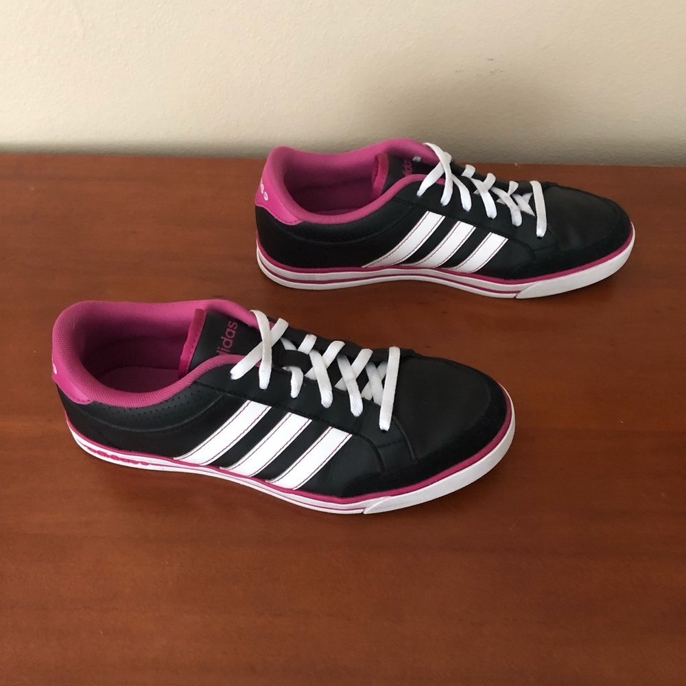 Adidas Sneakers Size 7 “Neo label”
